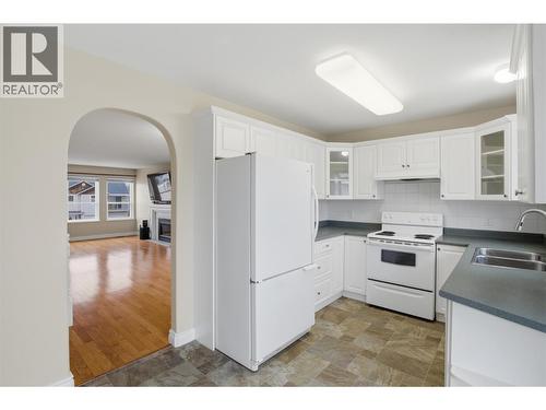 1938 Manning Court, Kamloops, BC - Indoor Photo Showing Kitchen With Double Sink