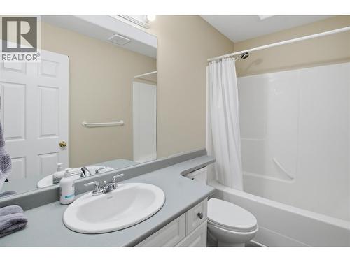 1938 Manning Court, Kamloops, BC - Indoor Photo Showing Bathroom