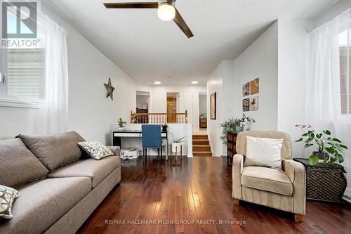 2112 Sandy Oaks Drive, Ottawa, ON - Indoor Photo Showing Living Room
