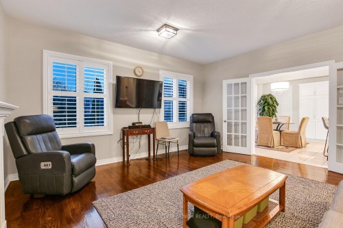 68 Grandlea Crescent, Markham, ON - Indoor Photo Showing Living Room
