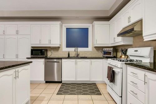 68 Grandlea Crescent, Markham, ON - Indoor Photo Showing Kitchen