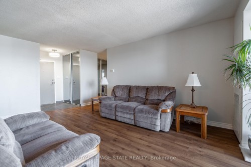 1218-500 Green Road, Hamilton, ON - Indoor Photo Showing Living Room