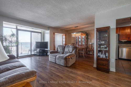 1218-500 Green Road, Hamilton, ON - Indoor Photo Showing Living Room