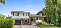 1469 Hillgrove Road  Mississauga, ON L5J 3M2