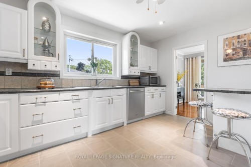 1469 Hillgrove Road, Mississauga, ON - Indoor Photo Showing Kitchen