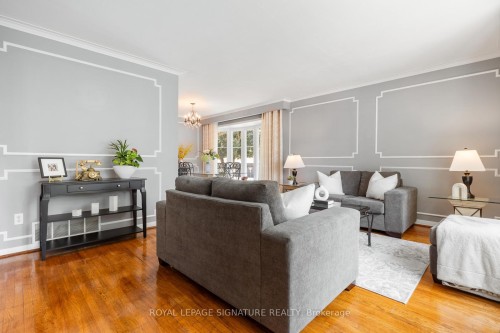 1469 Hillgrove Road, Mississauga, ON - Indoor Photo Showing Living Room