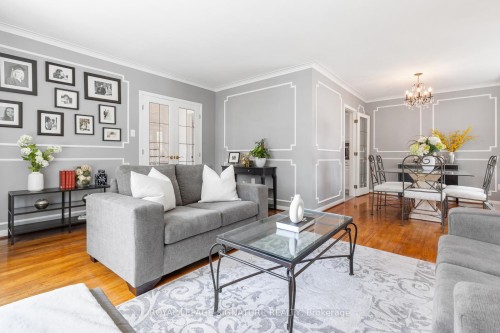 1469 Hillgrove Road, Mississauga, ON - Indoor Photo Showing Living Room