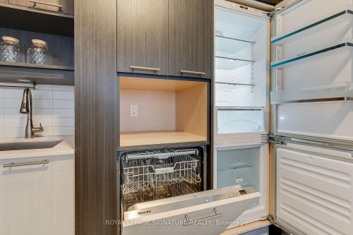 618-199 Richmond Street W, Toronto, ON - Indoor