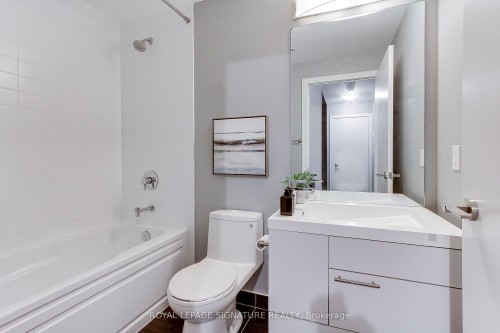 618-199 Richmond Street W, Toronto, ON - Indoor Photo Showing Bathroom