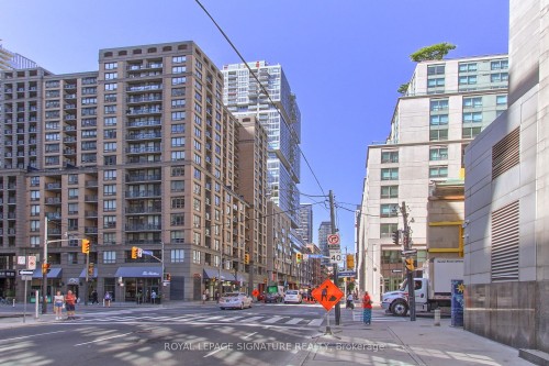 618-199 Richmond Street W, Toronto, ON - Outdoor With Facade