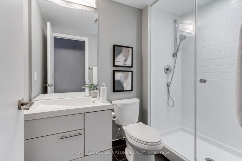 618-199 Richmond Street W, Toronto, ON - Indoor Photo Showing Bathroom