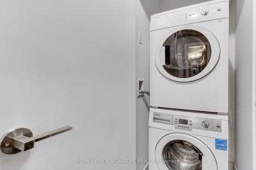 618-199 Richmond Street W, Toronto, ON - Indoor Photo Showing Laundry Room