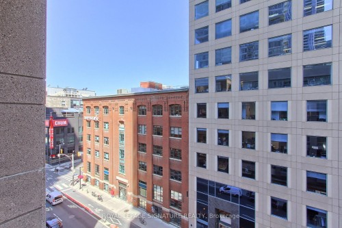 618-199 Richmond Street W, Toronto, ON - Outdoor With Facade