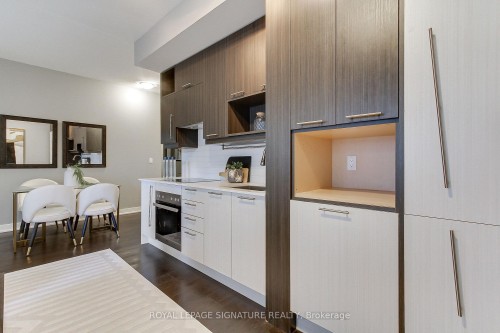 618-199 Richmond Street W, Toronto, ON - Indoor Photo Showing Kitchen