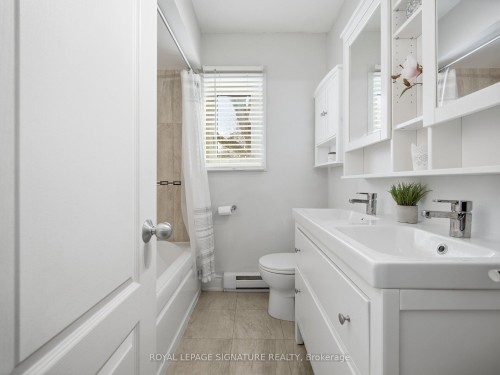 205 Prince Edward Drive S, Toronto, ON - Indoor Photo Showing Bathroom
