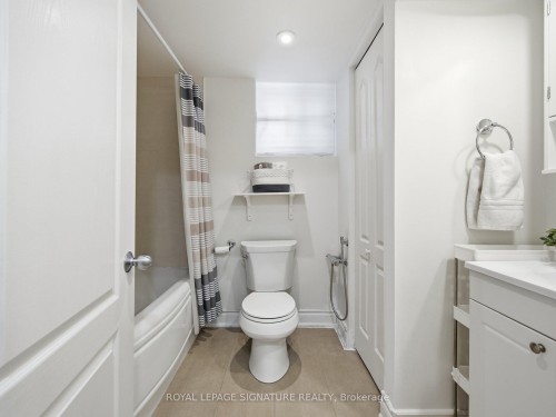205 Prince Edward Drive S, Toronto, ON - Indoor Photo Showing Bathroom
