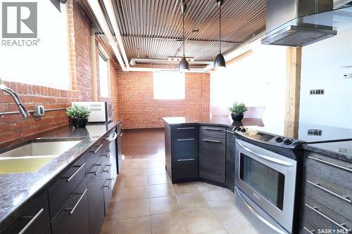 302 1275 Broad Street, Regina, SK - Indoor Photo Showing Kitchen