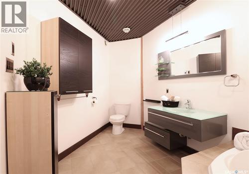 302 1275 Broad Street, Regina, SK - Indoor Photo Showing Bathroom