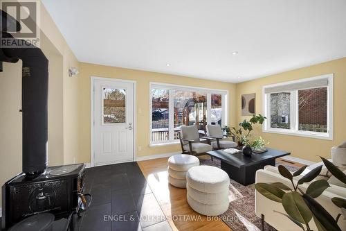 66 Aylmer Avenue, Ottawa, ON - Indoor Photo Showing Living Room