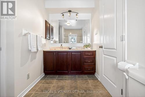 66 Aylmer Avenue, Ottawa, ON - Indoor Photo Showing Bathroom