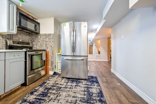 6 Sullivan Drive, New Tecumseth, ON - Indoor Photo Showing Kitchen