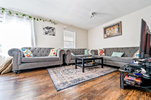 6 Sullivan Drive, New Tecumseth, ON - Indoor Photo Showing Living Room