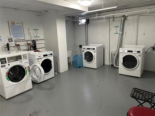 18 550 Corydon Avenue, Winnipeg, MB - Indoor Photo Showing Laundry Room