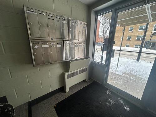 18 550 Corydon Avenue, Winnipeg, MB - Indoor