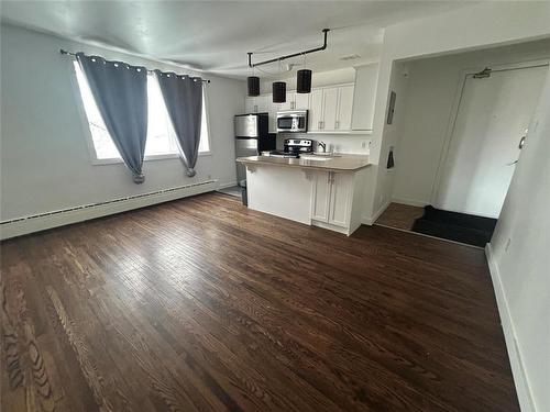 18 550 Corydon Avenue, Winnipeg, MB - Indoor Photo Showing Kitchen