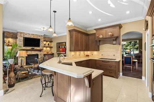 3992 Gallaghers Parkway, Kelowna, BC - Indoor Photo Showing Kitchen With Upgraded Kitchen