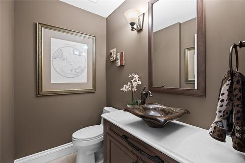 3992 Gallaghers Parkway, Kelowna, BC - Indoor Photo Showing Bathroom