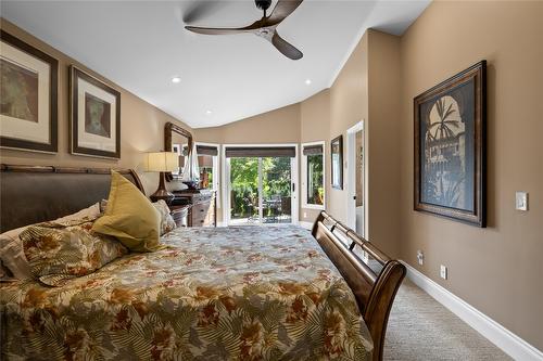 3992 Gallaghers Parkway, Kelowna, BC - Indoor Photo Showing Bedroom