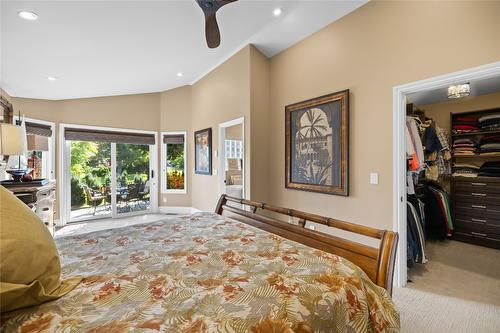 3992 Gallaghers Parkway, Kelowna, BC - Indoor Photo Showing Bedroom