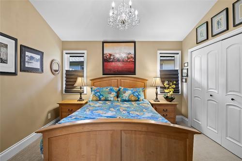 3992 Gallaghers Parkway, Kelowna, BC - Indoor Photo Showing Bedroom