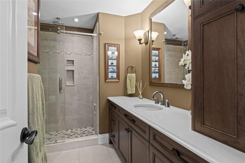3992 Gallaghers Parkway, Kelowna, BC - Indoor Photo Showing Bathroom