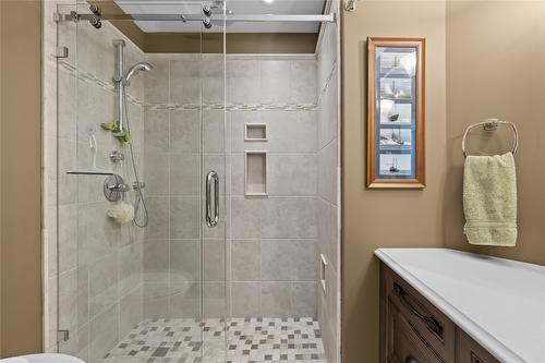 3992 Gallaghers Parkway, Kelowna, BC - Indoor Photo Showing Bathroom
