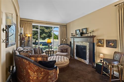 3992 Gallaghers Parkway, Kelowna, BC - Indoor Photo Showing Living Room With Fireplace
