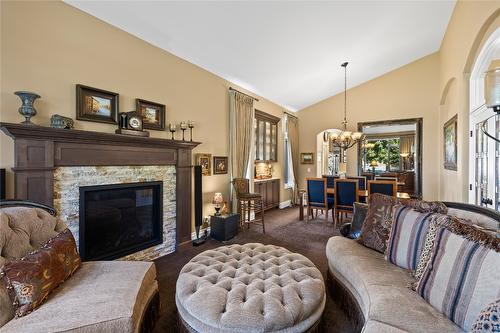 3992 Gallaghers Parkway, Kelowna, BC - Indoor Photo Showing Living Room With Fireplace