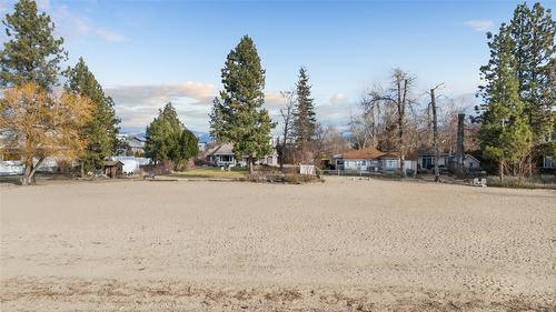 4158 Lakeshore Road, Kelowna, BC - Outdoor