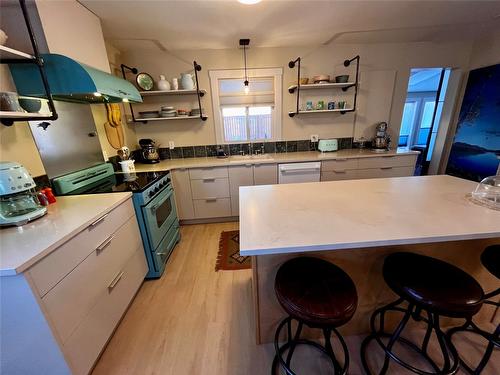 203 7Th Avenue, Nakusp, BC - Indoor Photo Showing Kitchen
