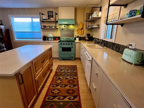 203 7Th Avenue, Nakusp, BC - Indoor Photo Showing Kitchen
