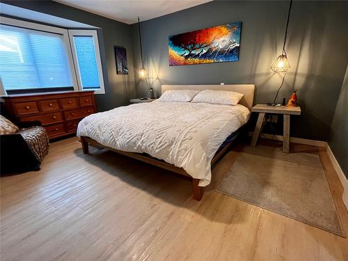 203 7Th Avenue, Nakusp, BC - Indoor Photo Showing Bedroom