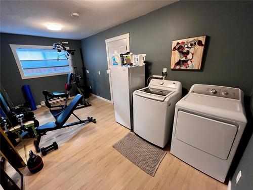 203 7Th Avenue, Nakusp, BC - Indoor Photo Showing Laundry Room