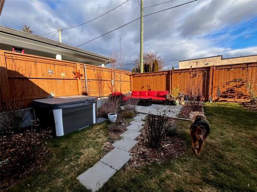 203 7Th Avenue, Nakusp, BC - Outdoor