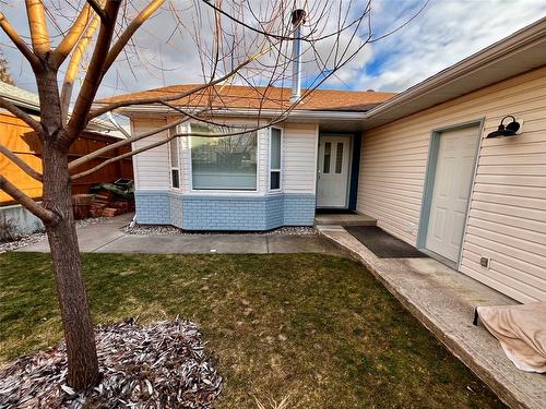 203 7Th Avenue, Nakusp, BC - Outdoor