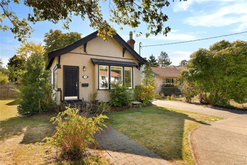1715 Carrick St, Victoria, BC 