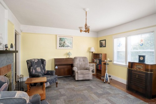 1183-1193 Hillgrove Rd, North Saanich, BC 