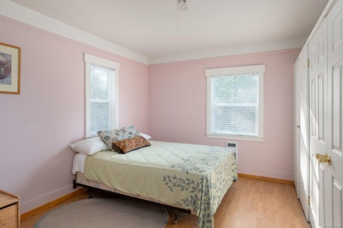 1183-1193 Hillgrove Rd, North Saanich, BC 