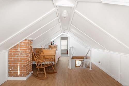 1183-1193 Hillgrove Rd, North Saanich, BC 