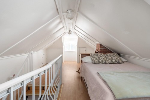 1183-1193 Hillgrove Rd, North Saanich, BC 